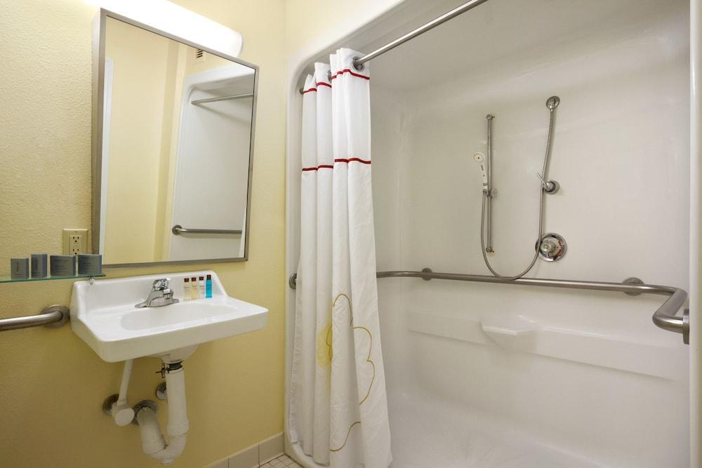 Mainstay Suites Detroit Фармингтон-Хиллз Экстерьер фото