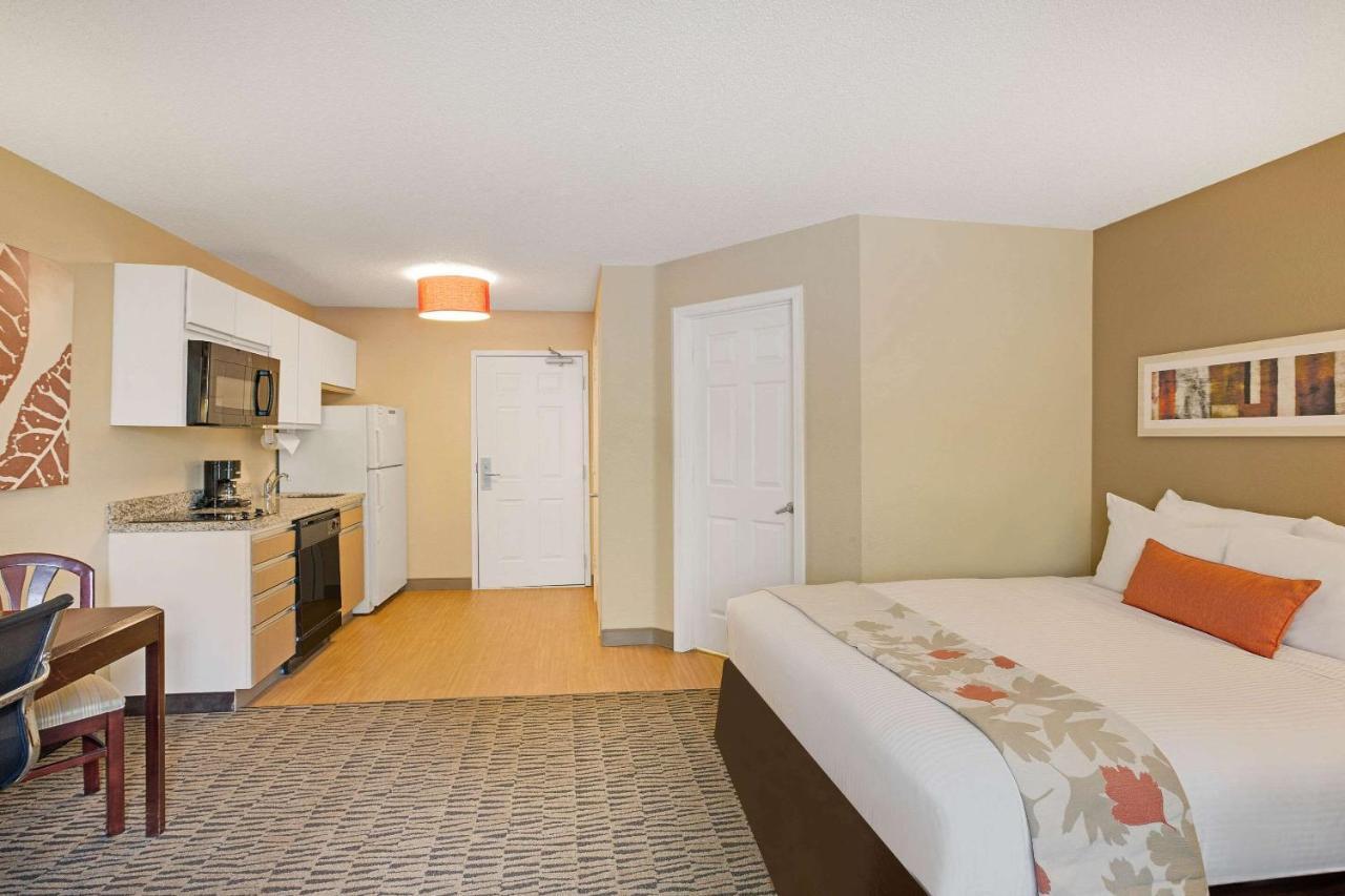 Mainstay Suites Detroit Фармингтон-Хиллз Экстерьер фото