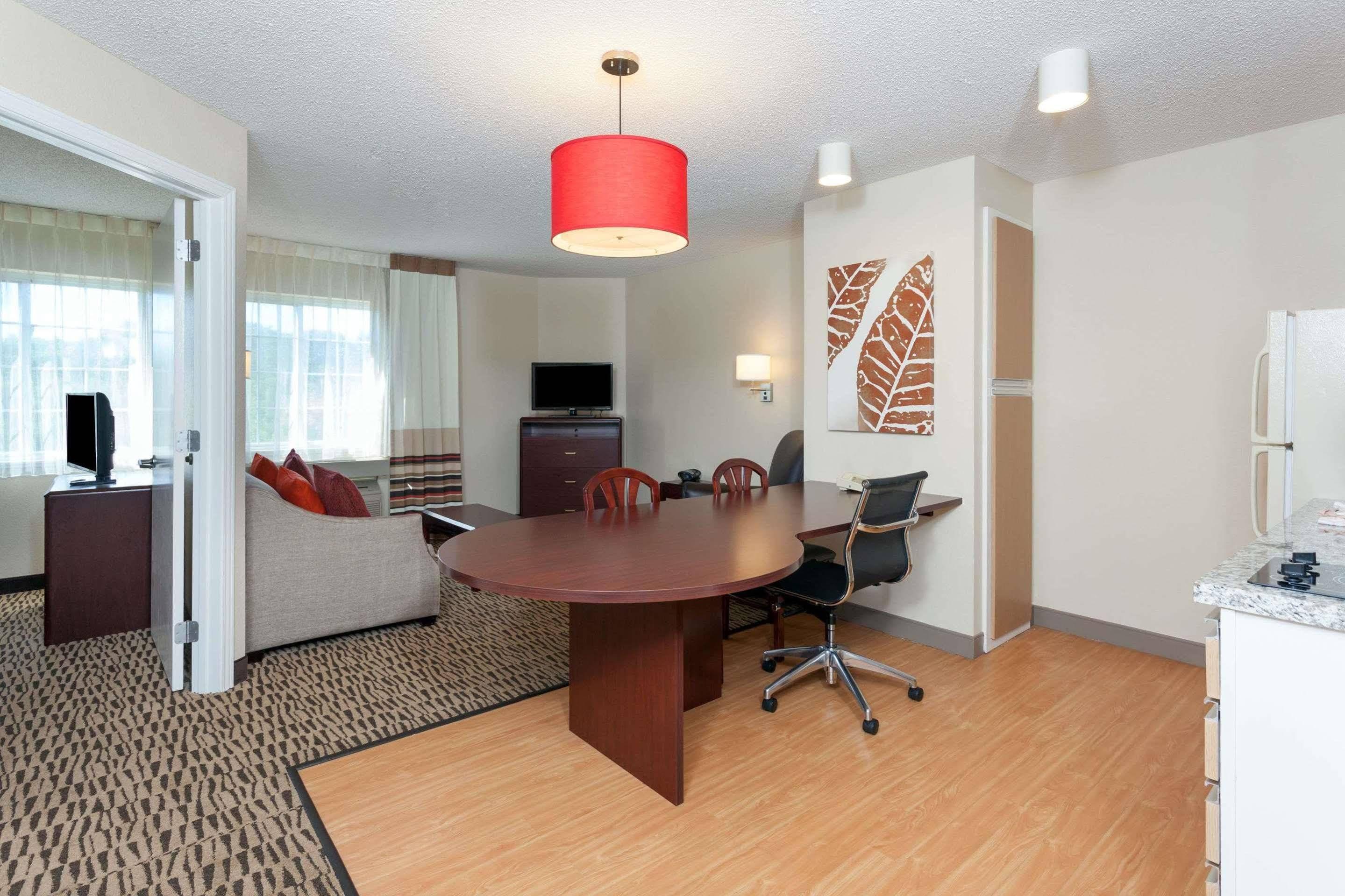 Mainstay Suites Detroit Фармингтон-Хиллз Экстерьер фото
