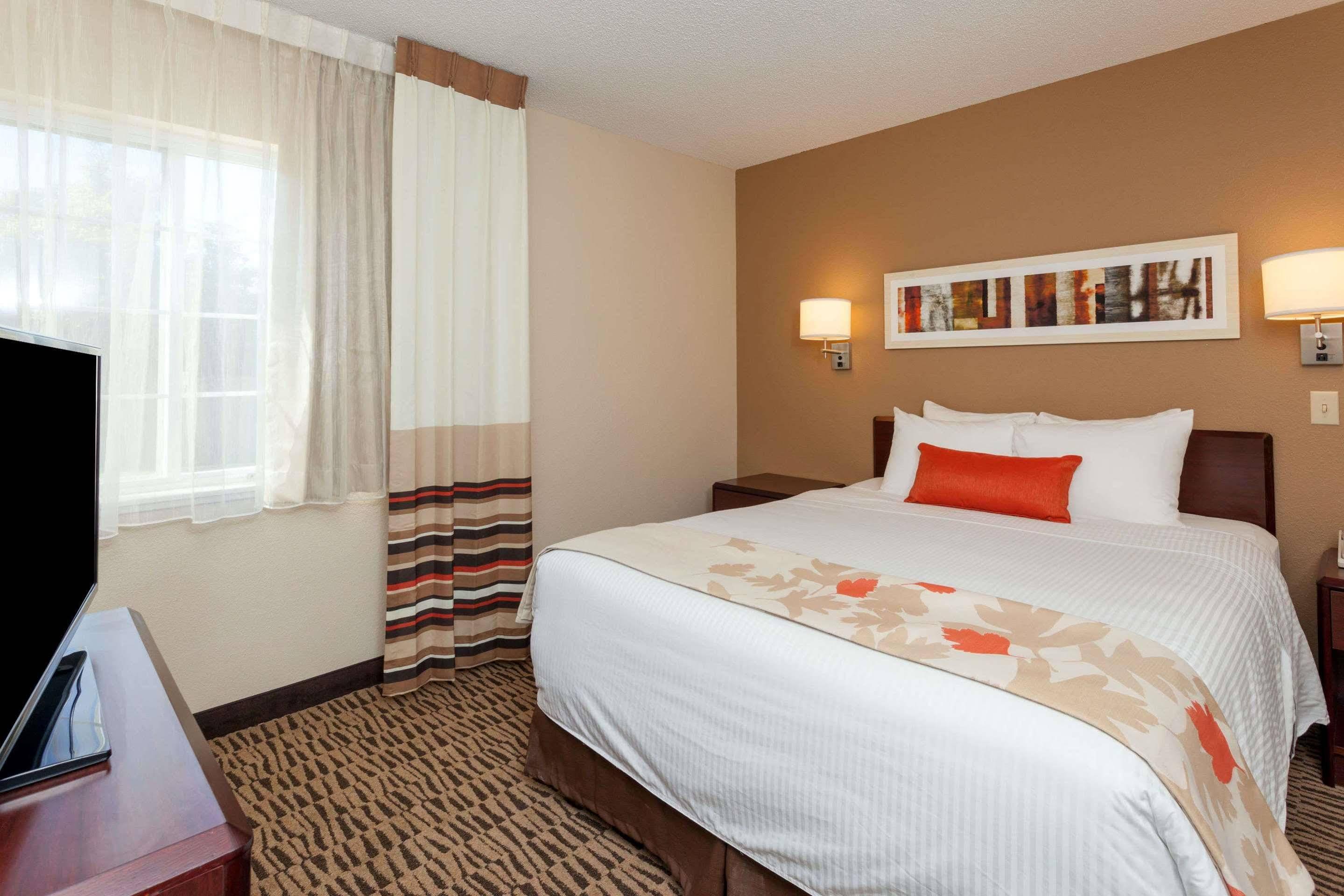 Mainstay Suites Detroit Фармингтон-Хиллз Экстерьер фото