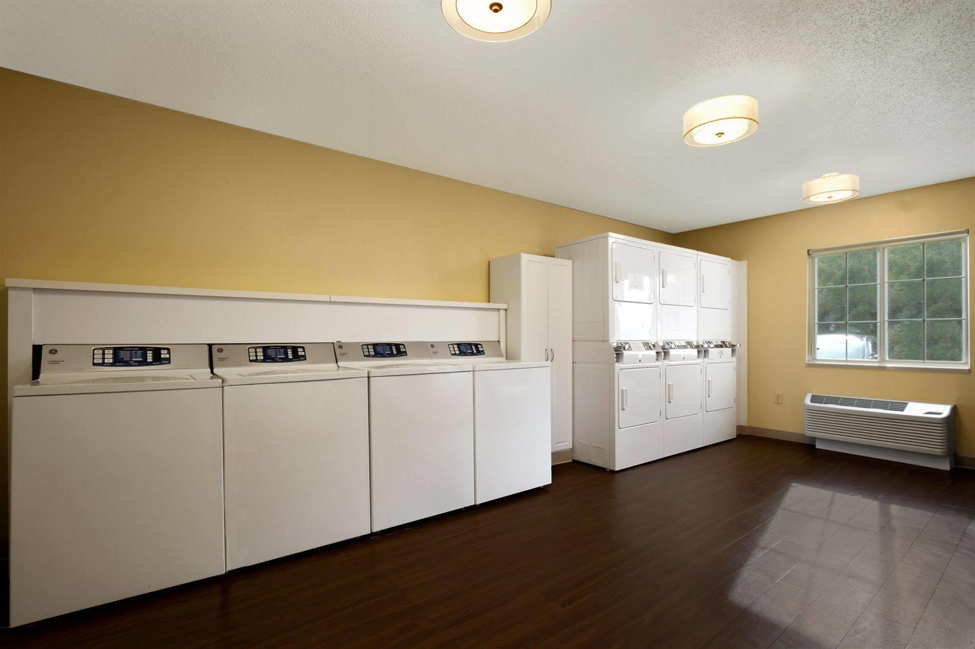 Mainstay Suites Detroit Фармингтон-Хиллз Экстерьер фото