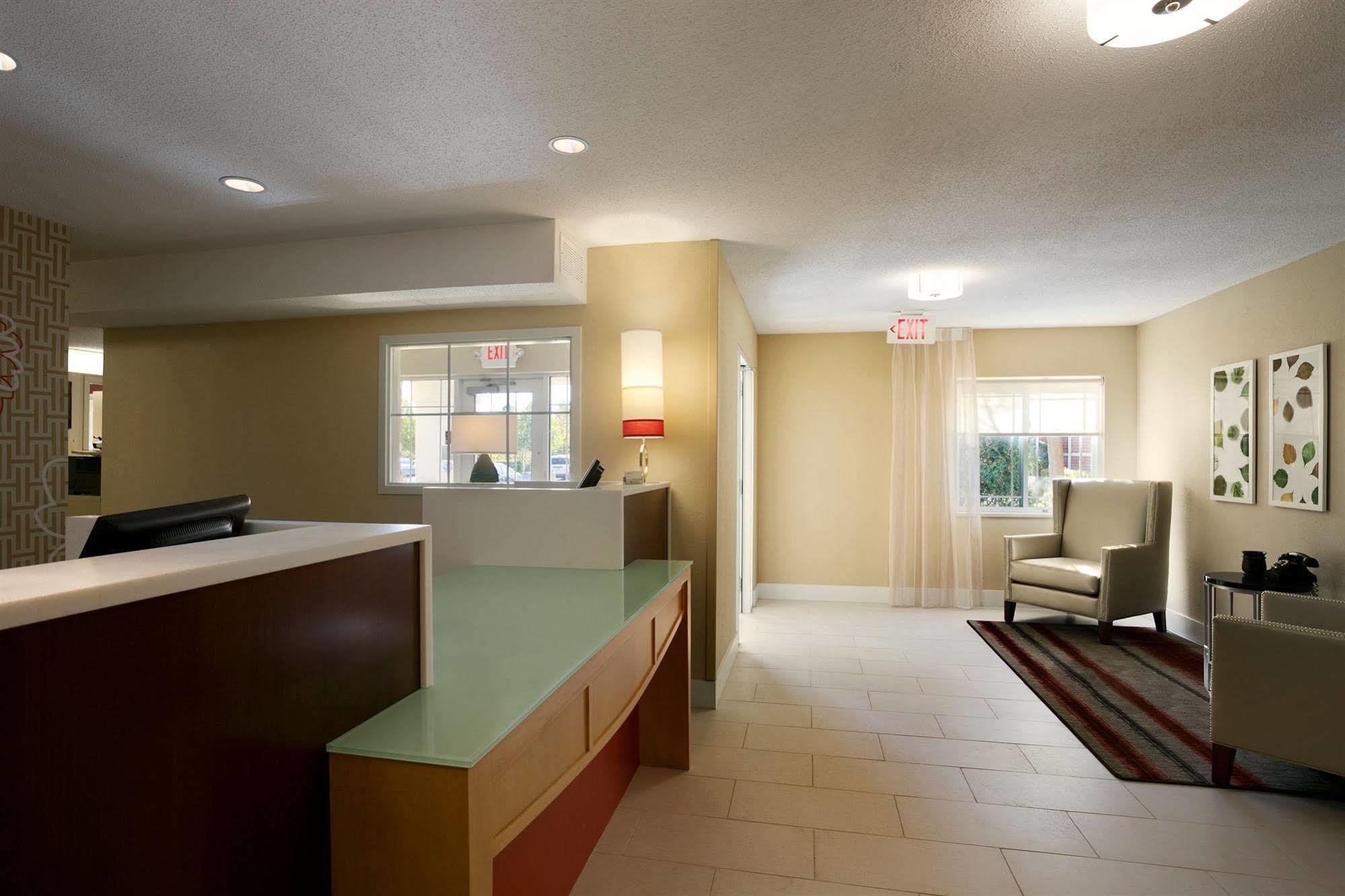 Mainstay Suites Detroit Фармингтон-Хиллз Экстерьер фото