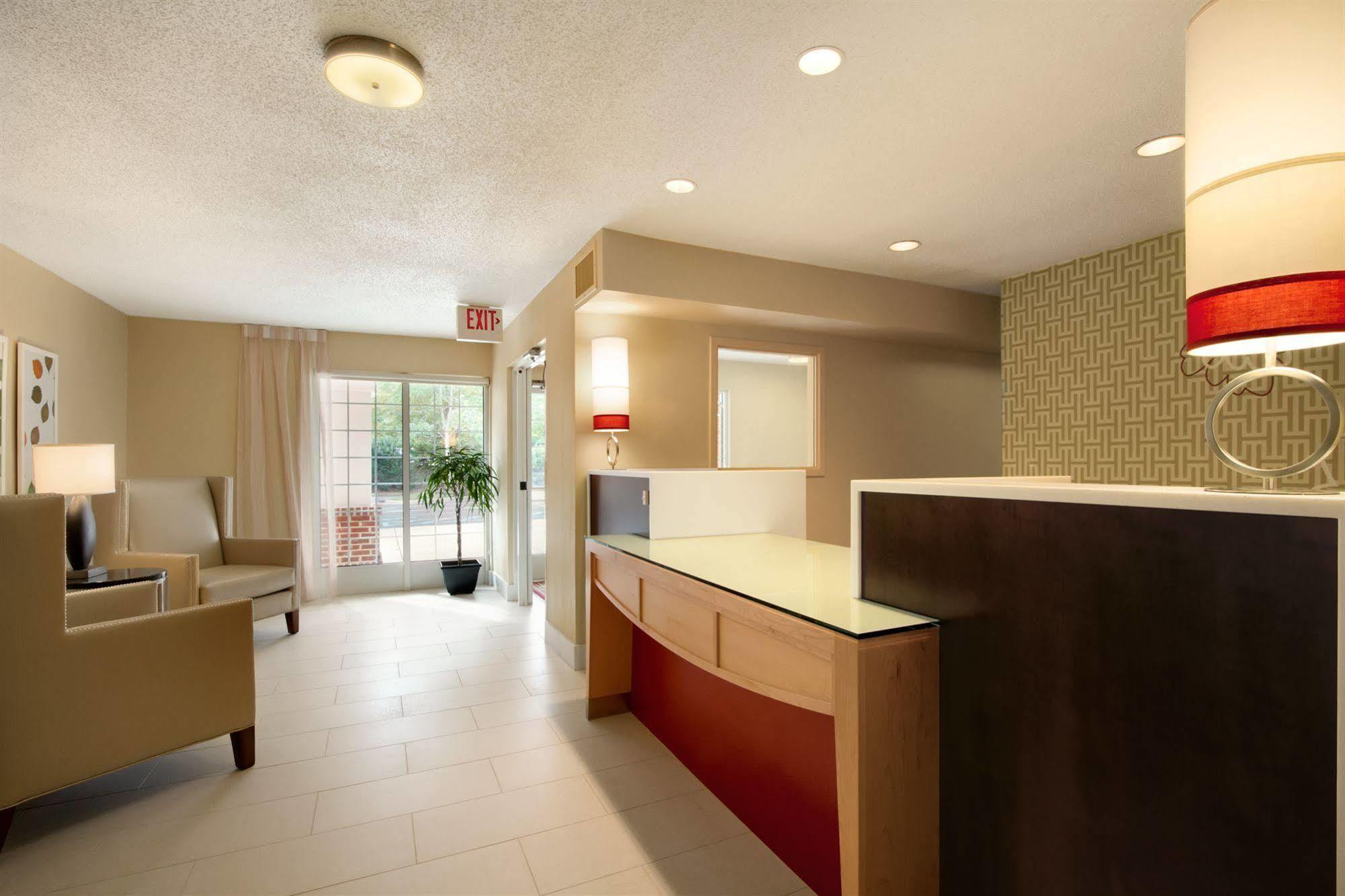 Mainstay Suites Detroit Фармингтон-Хиллз Экстерьер фото